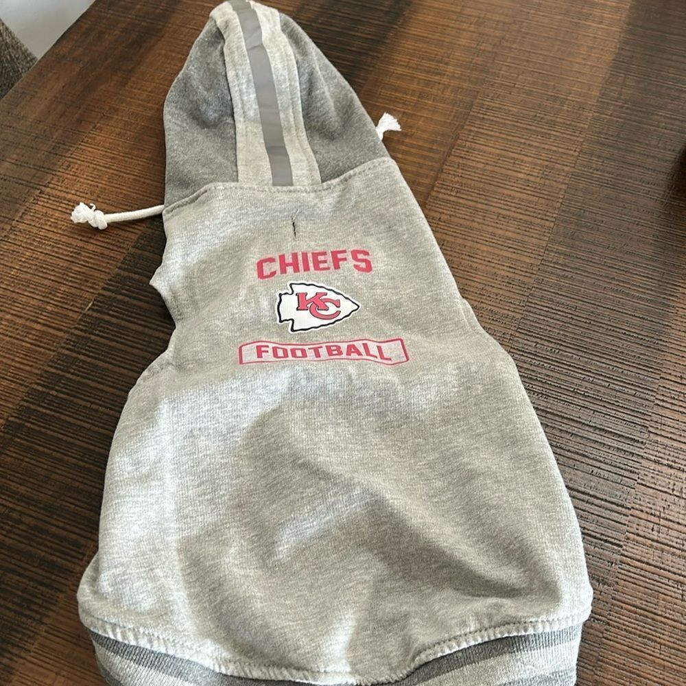 Chief fans - pet sweatshirt 
Brand new